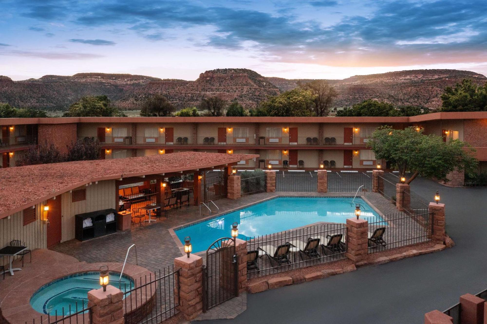 Best Western Red Hills Кейнаб Екстериор снимка